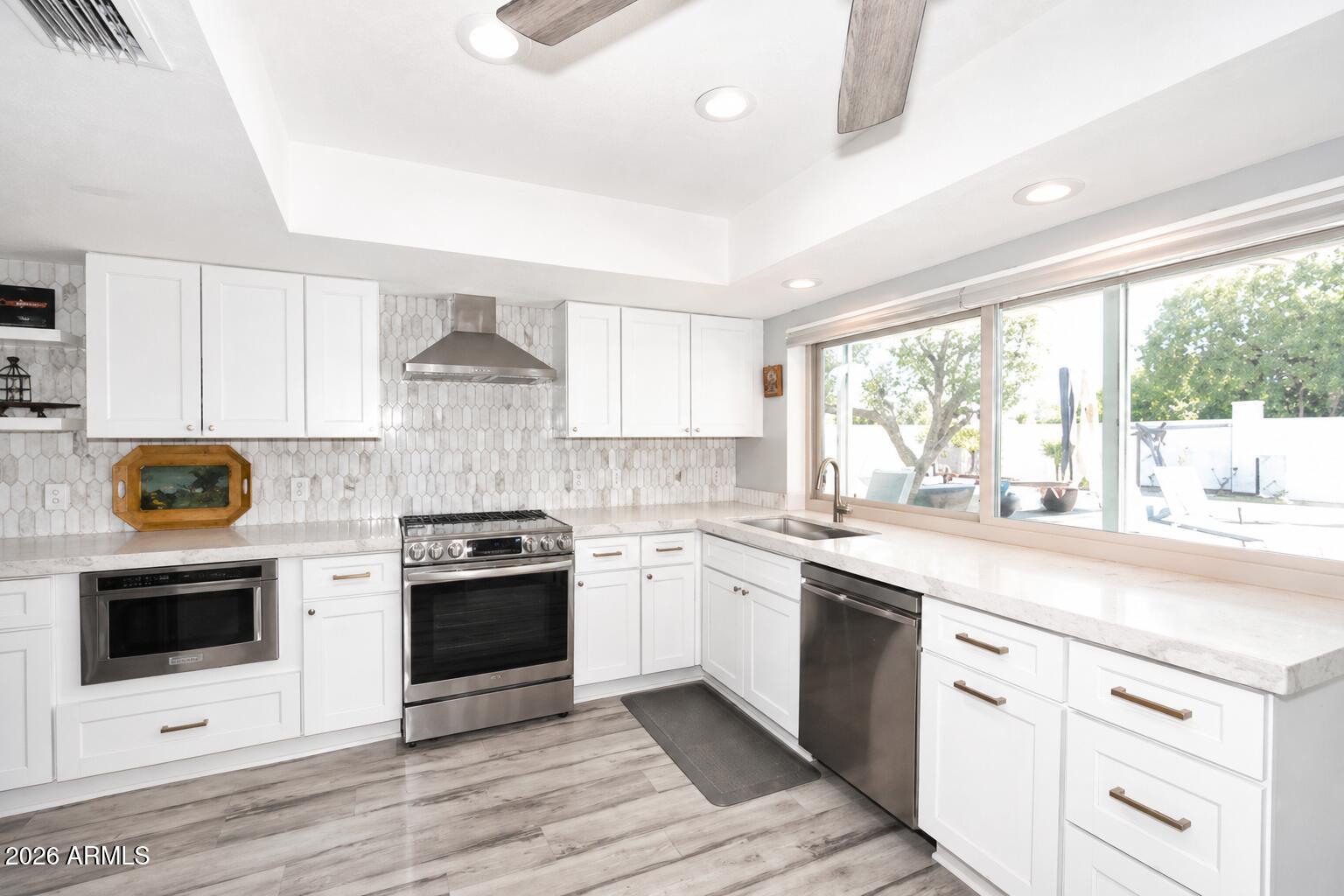 4641 East Mountain View Road Phoenix, AZ 85028 - Photo 6 of 44 Kitchen