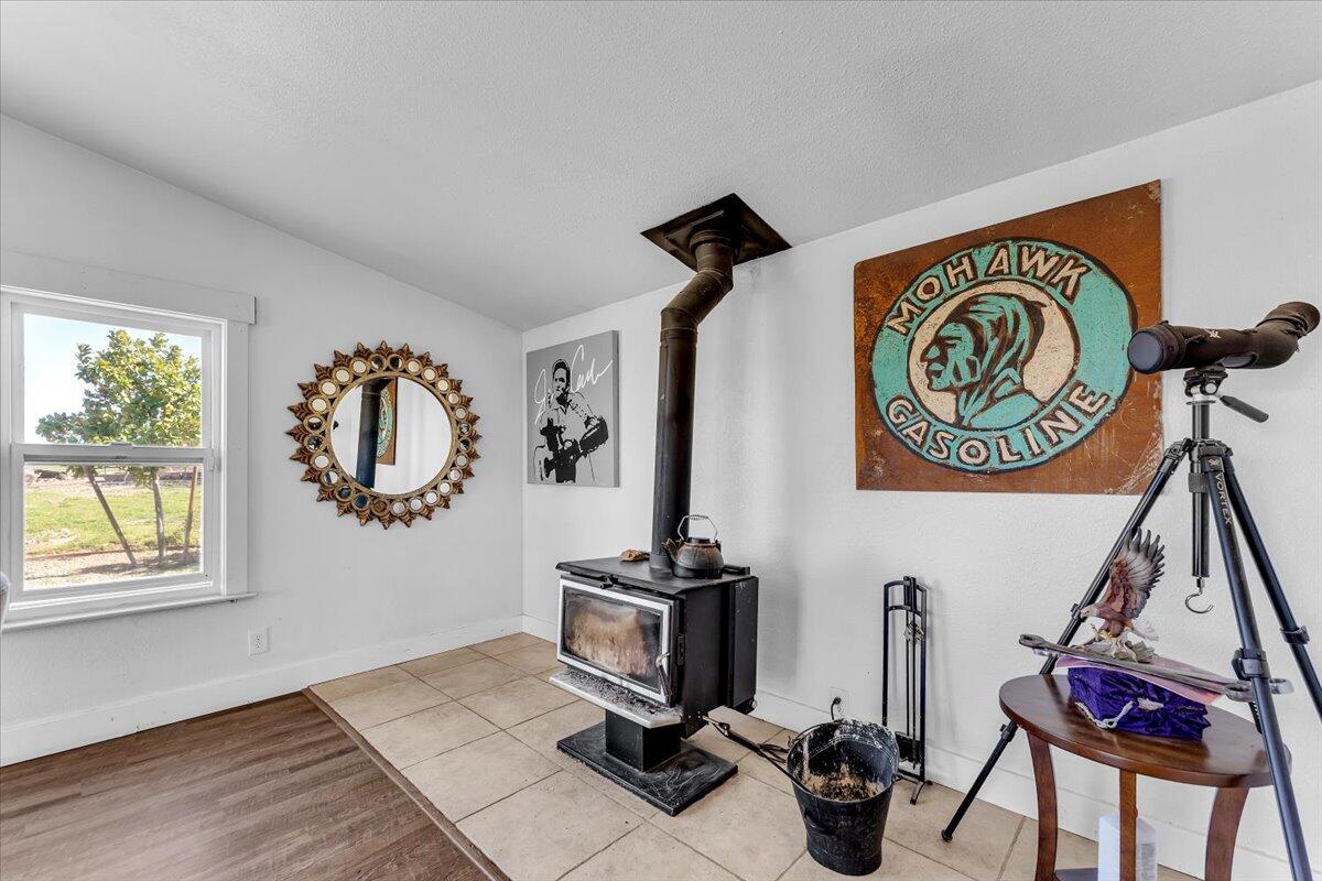 23504 Dersch Road Anderson, CA 96007 - Photo 21 of 54 a view of a room with gym equipment