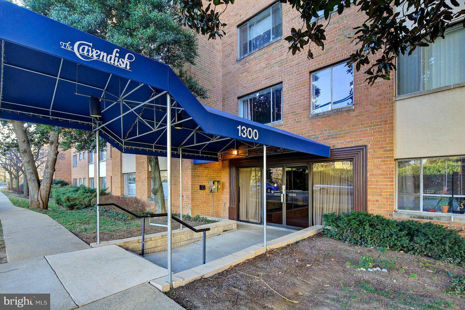 1300 South Arlington Ridge Road, Unit 304 Arlington, VA 22202 - Photo 2 of 19 a view of a patio with table and chairs