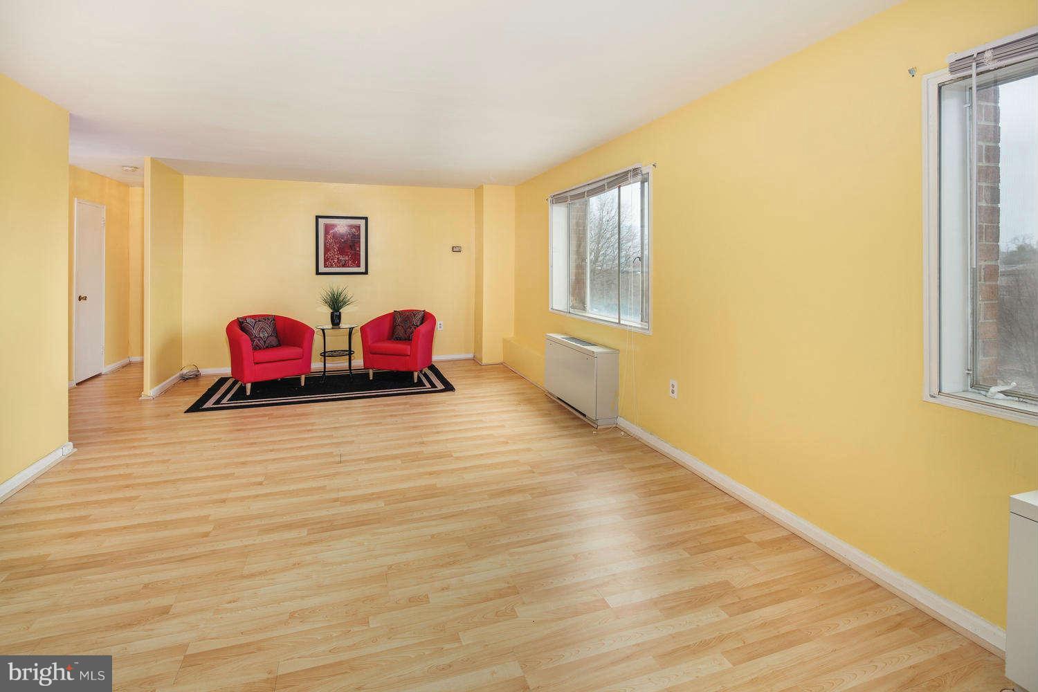 1300 South Arlington Ridge Road, Unit 304 Arlington, VA 22202 - Photo 4 of 19 a bedroom with natural light