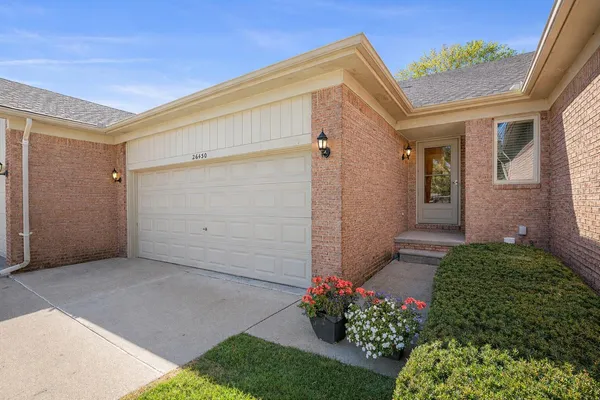 $254,900 | 26430 Sanajo Court, Unit 20, New Baltimore, MI 48051