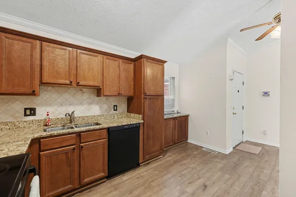 $254,900 | 26430 Sanajo Court, Unit 20, New Baltimore, MI 48051