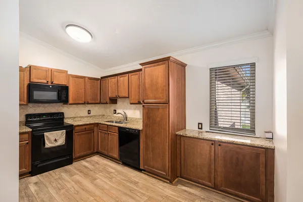 $254,900 | 26430 Sanajo Court, Unit 20, New Baltimore, MI 48051