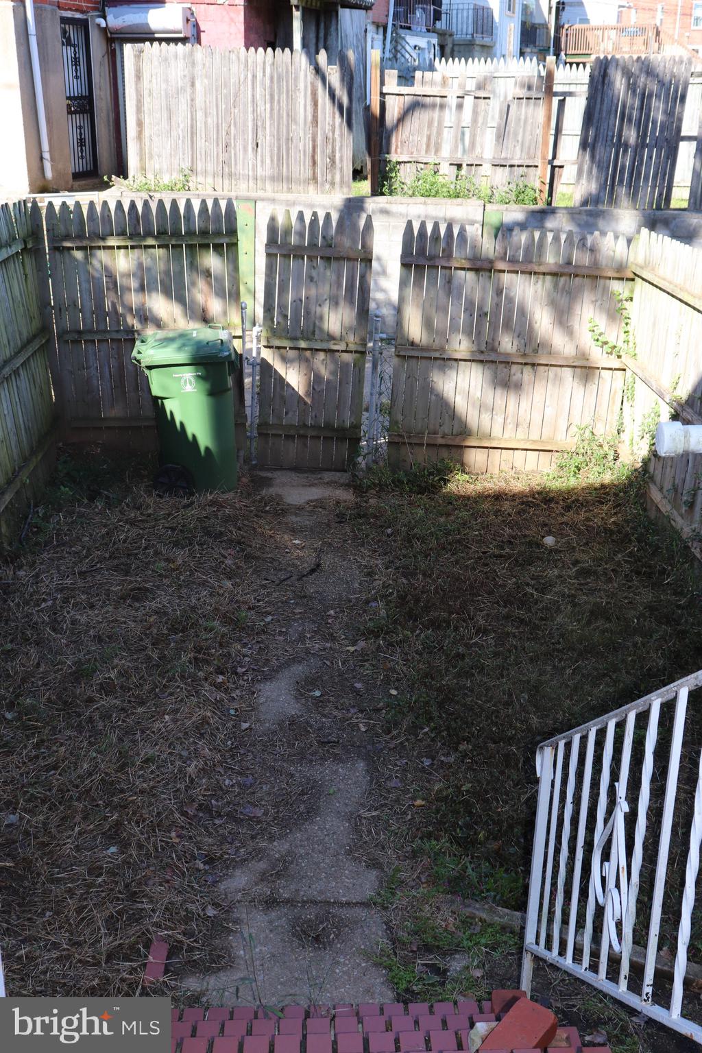 524 Sunset Road Baltimore, MD 21223 - Photo 3 of 13 Back Yard