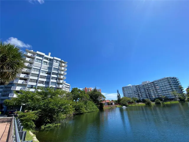 $2,300 | 1200 Northeast Miami Gardens Drive, Unit 1020W, Miami, FL 33179