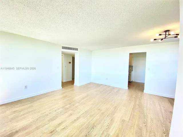 $2,300 | 1200 Northeast Miami Gardens Drive, Unit 1020W, Miami, FL 33179