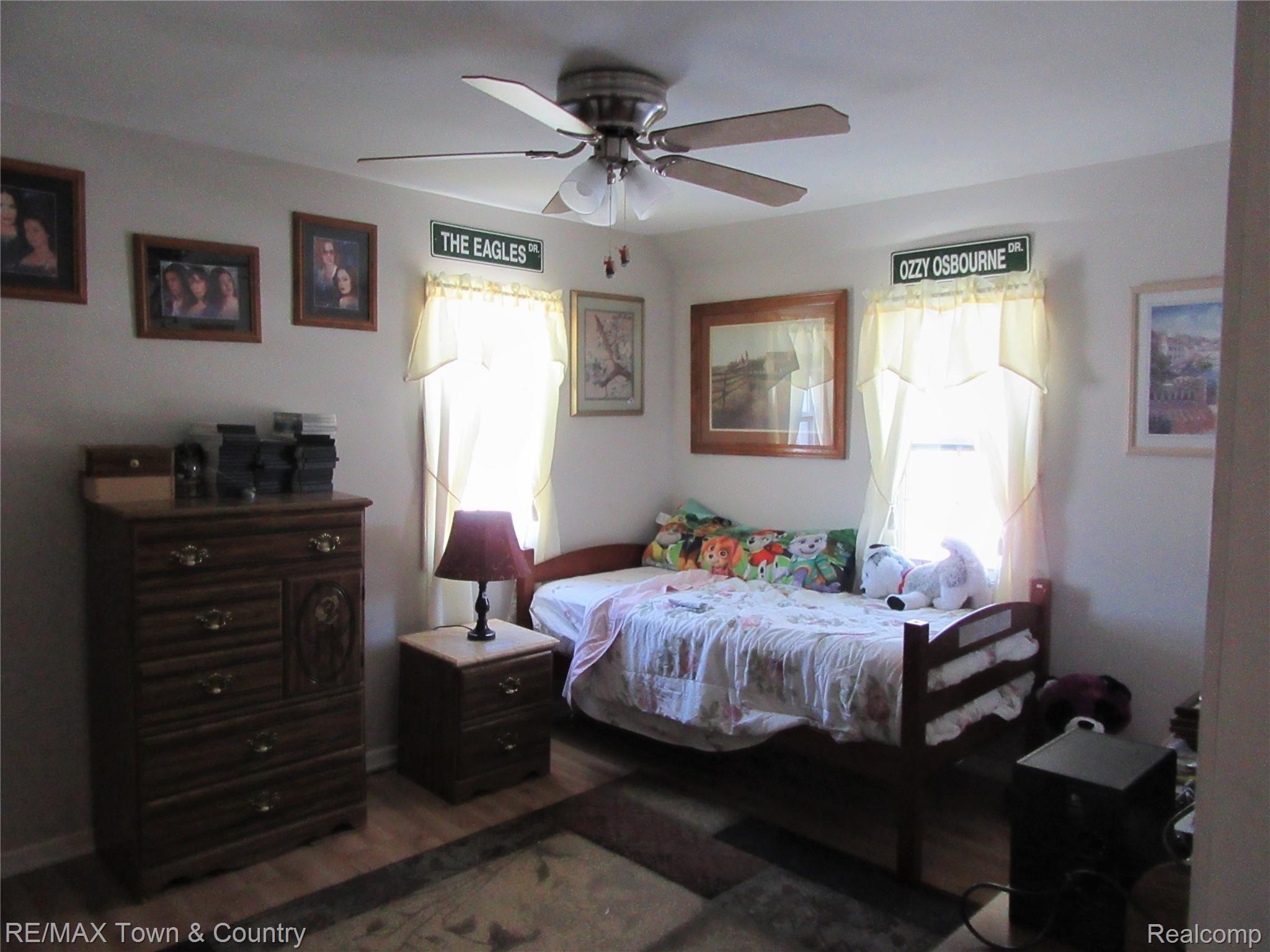 7202 West Mount Morris Road Flushing, MI 48433 - Photo 15 of 20 mm bed 1.jpg