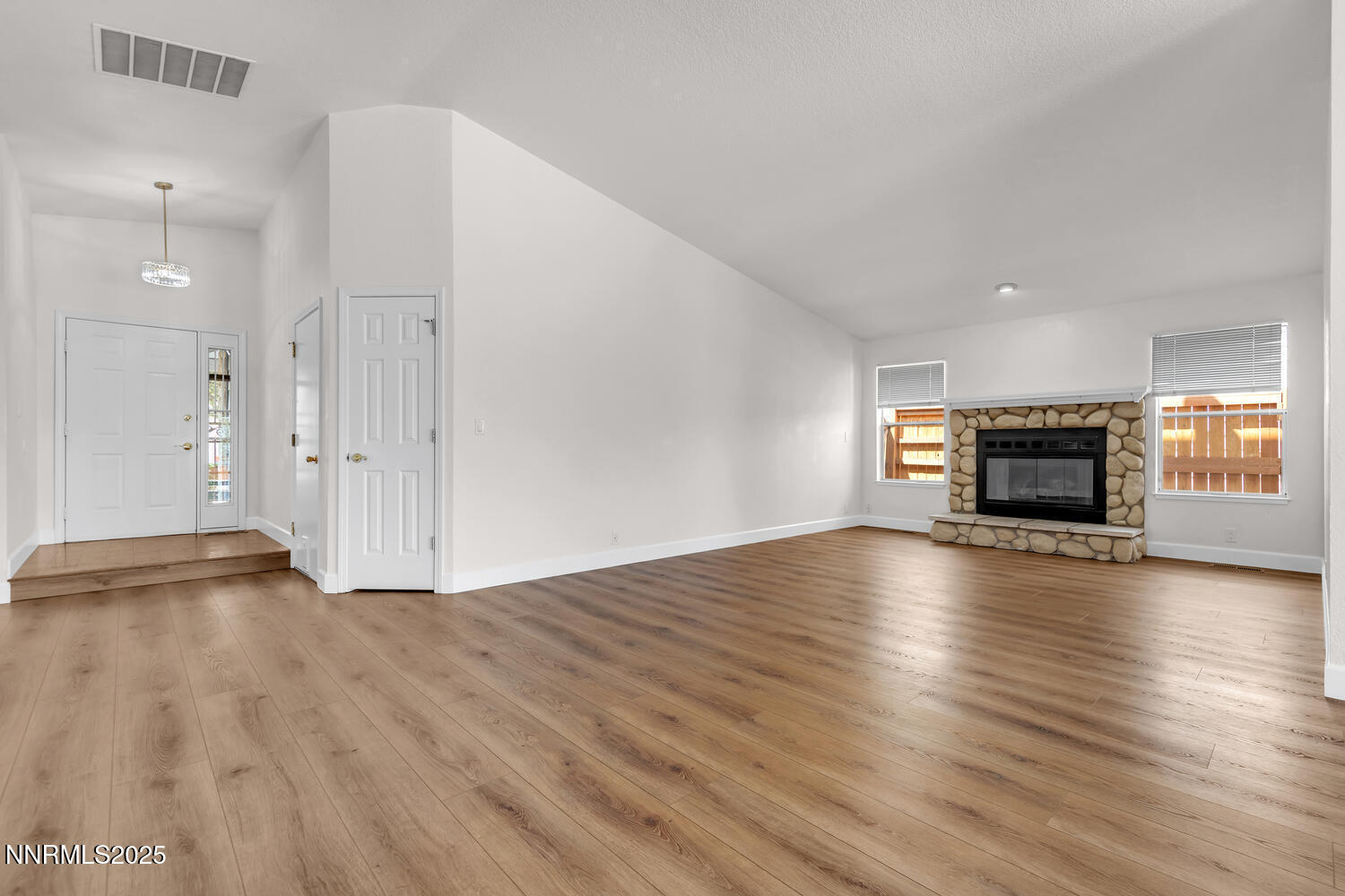 2240 Silver Ridge Drive Reno, NV 89509 - Photo 4 of 60 2240 Silver Ridge Dr Reno NV-large-015-0