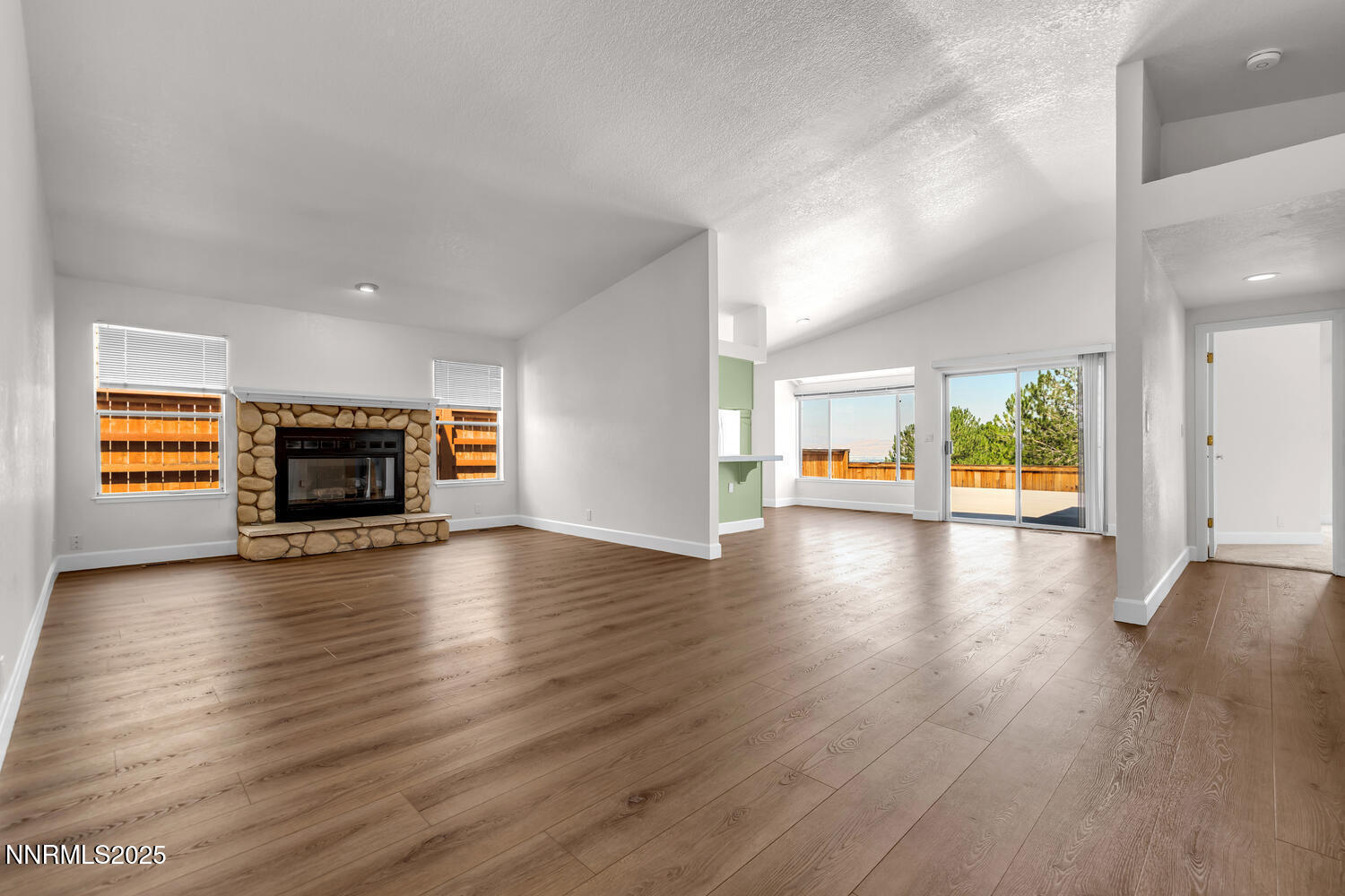 2240 Silver Ridge Drive Reno, NV 89509 - Photo 8 of 60 2240 Silver Ridge Dr Reno NV-large-016-0