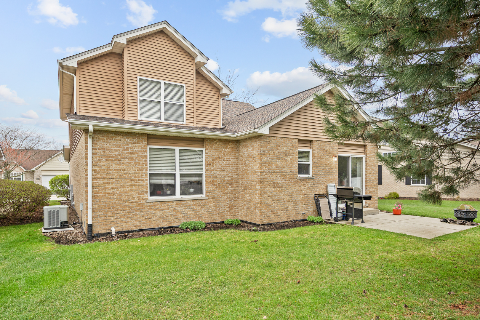 1014 Edinburgh Court Joliet, IL 60431 - Photo 18 of 25 a view of a house with a backyard