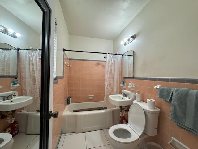 1141 Blue Heron Boulevard, Unit 5 Riviera Beach, FL 33404 - Photo 7 of 8 a bathroom with a sink toilet and shower