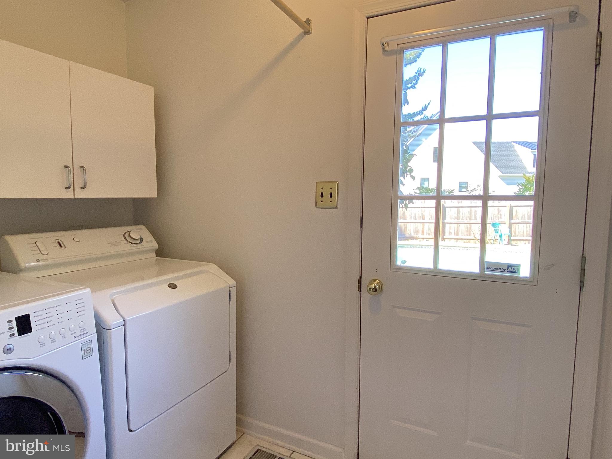6 Kenwick Road Hockessin, DE 19707 - Photo 14 of 28 Laundry room with door to back patio