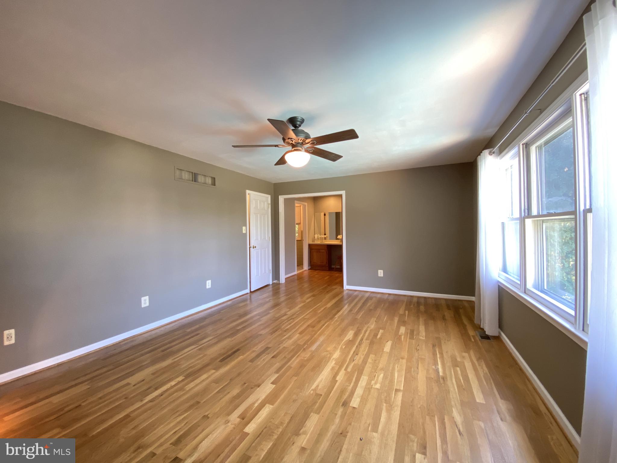 6 Kenwick Road Hockessin, DE 19707 - Photo 16 of 28 Hardwoods and ceiling fan