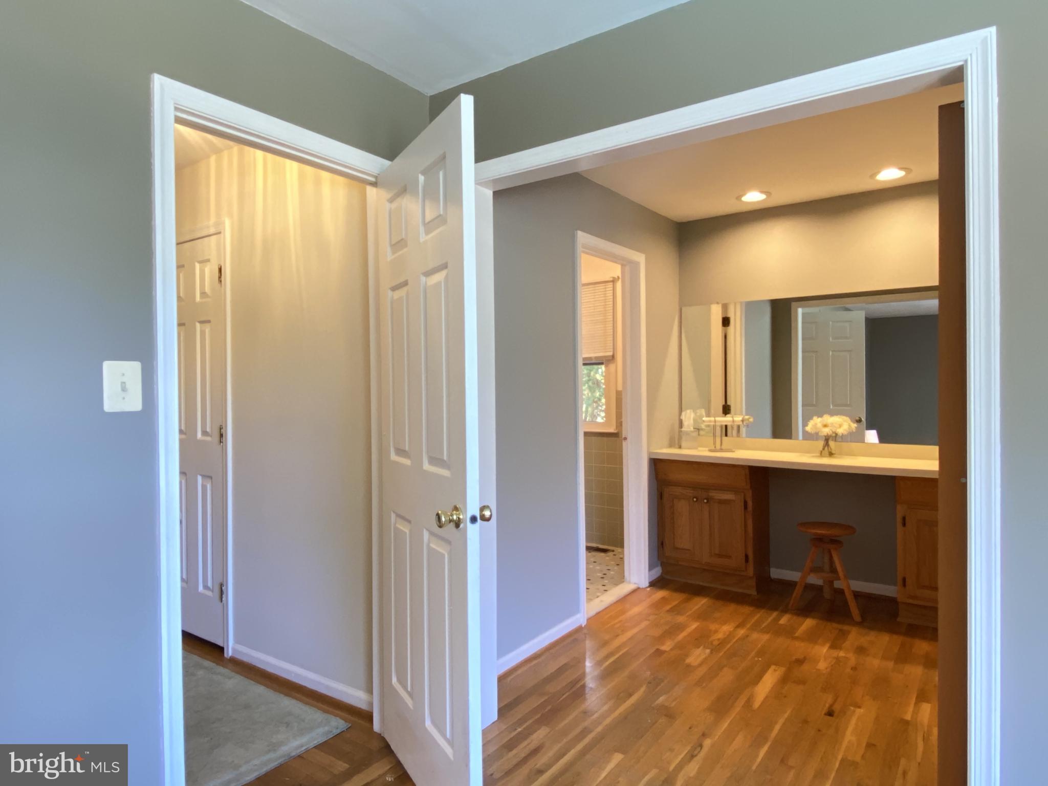 6 Kenwick Road Hockessin, DE 19707 - Photo 17 of 28 Convenient dressing area/vanity