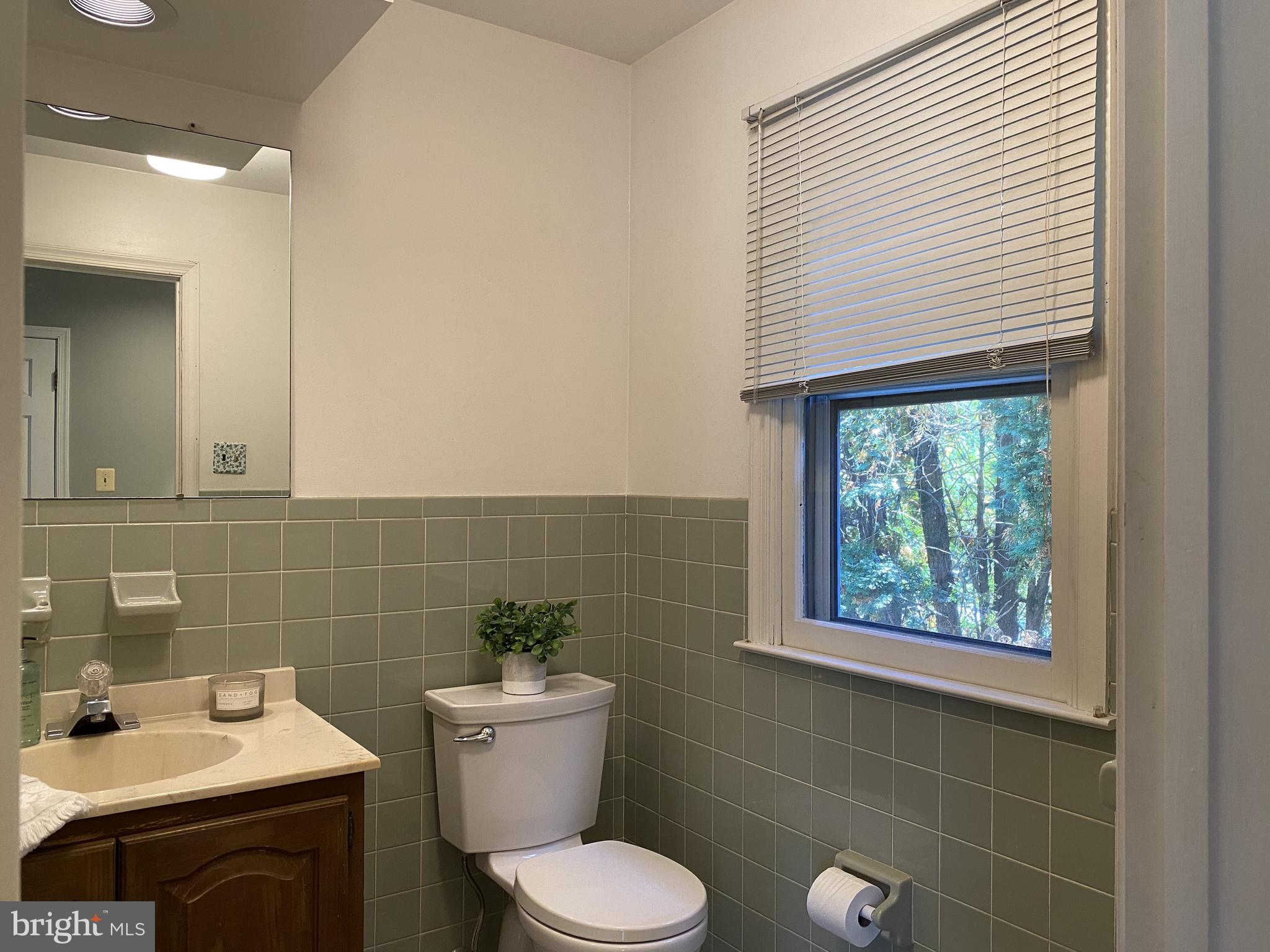 6 Kenwick Road Hockessin, DE 19707 - Photo 19 of 28 Classic full bath with shower