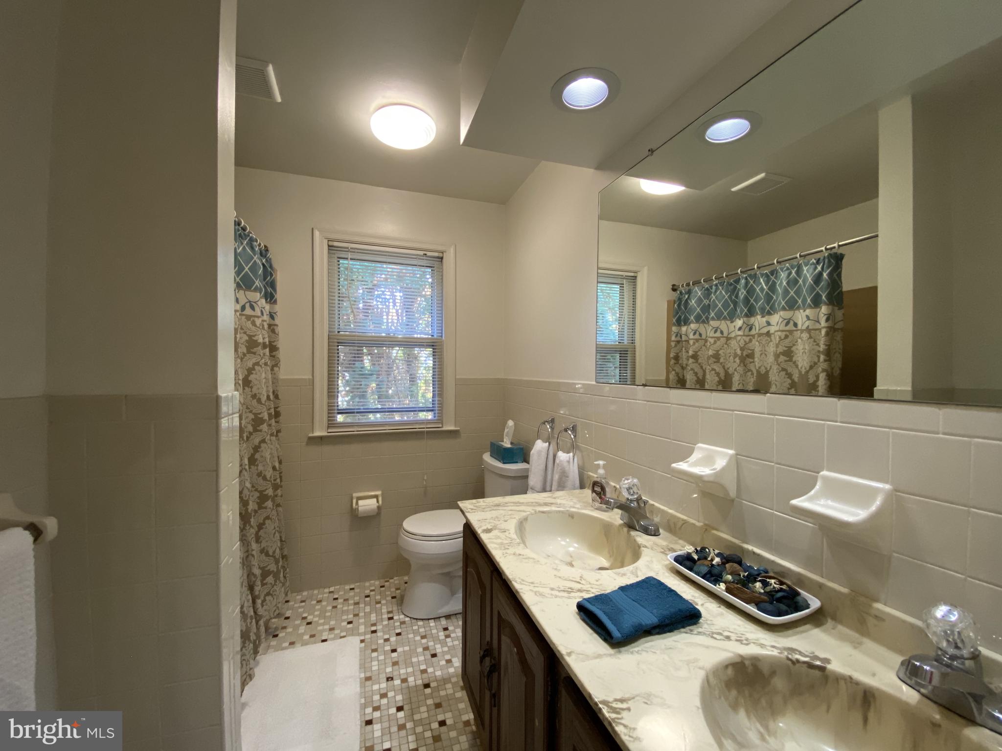 6 Kenwick Road Hockessin, DE 19707 - Photo 23 of 28 Second full bath with double sinks
