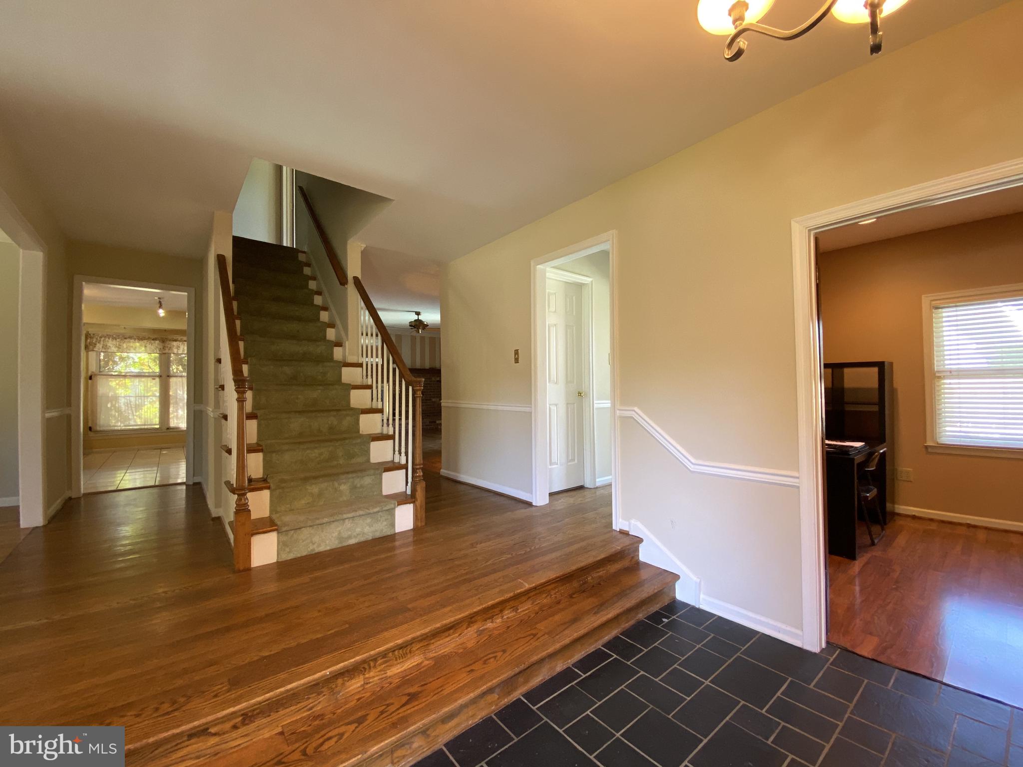 6 Kenwick Road Hockessin, DE 19707 - Photo 3 of 28 Open to hall and stairway