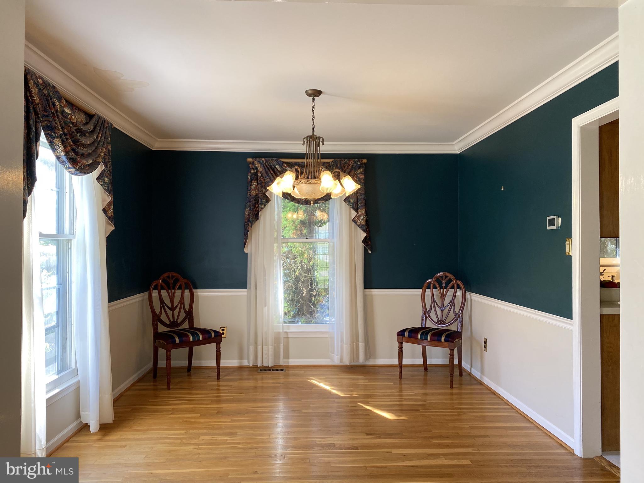 6 Kenwick Road Hockessin, DE 19707 - Photo 7 of 28 Dining room with crown molding and chair rail