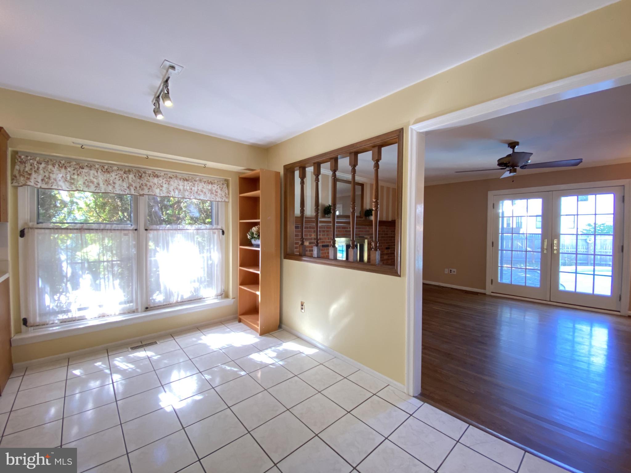 6 Kenwick Road Hockessin, DE 19707 - Photo 10 of 28 Cheerful dining area, open to family room