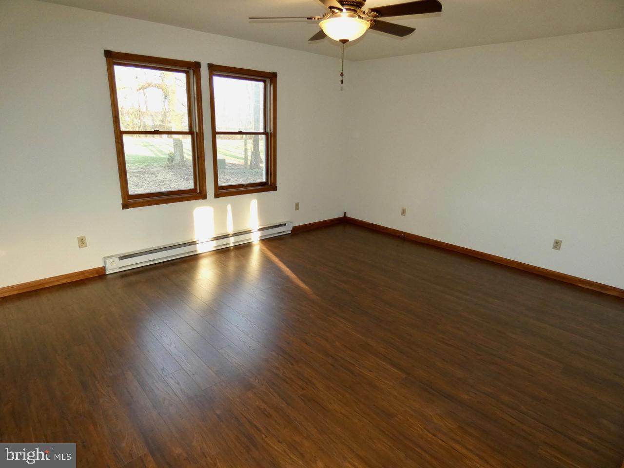 1823 Slaughter Station Road Hartly, DE 19953 - Photo 12 of 63 Living Room