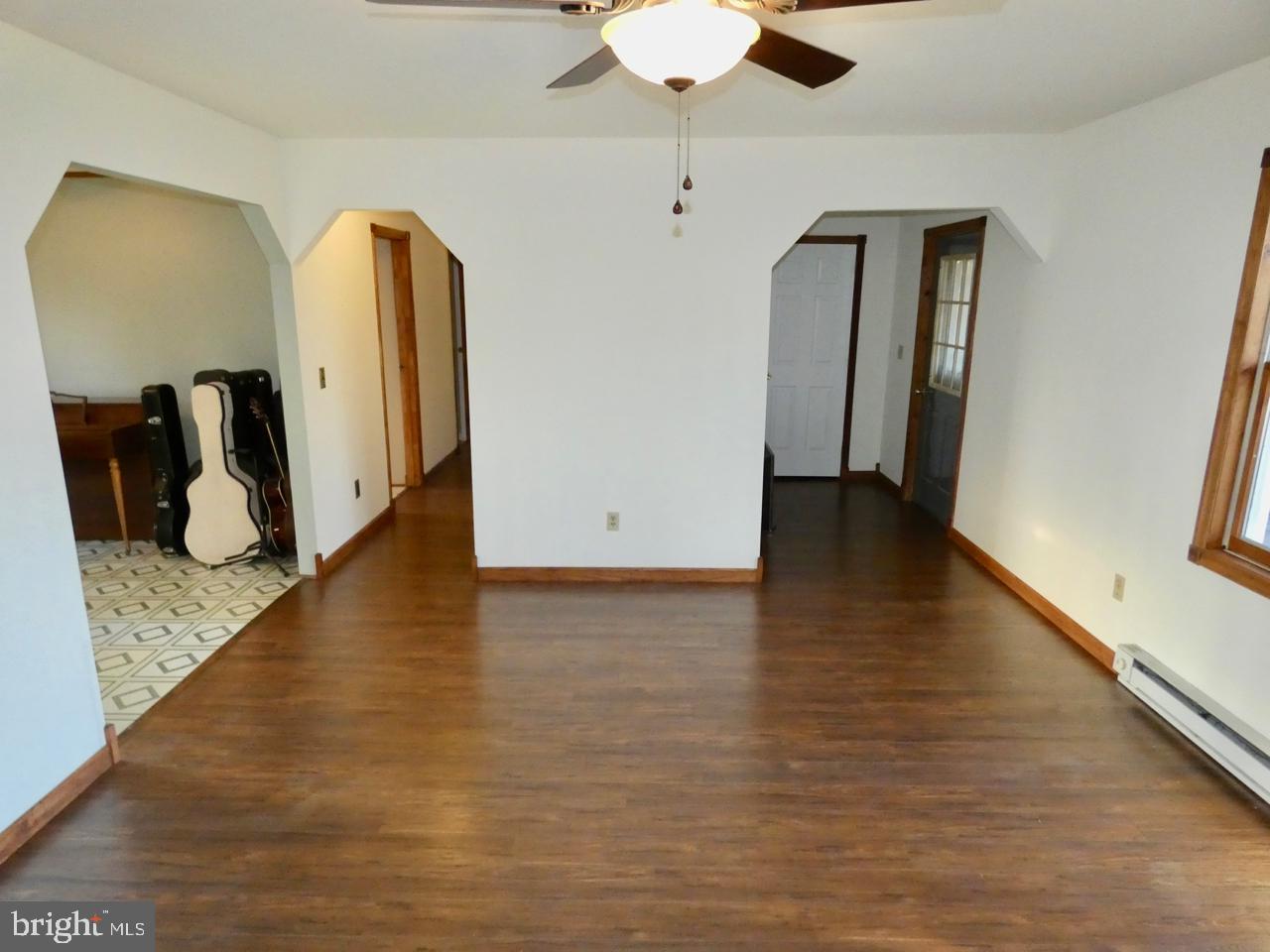 1823 Slaughter Station Road Hartly, DE 19953 - Photo 13 of 63 Living Room