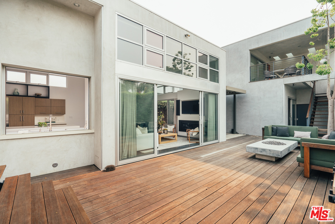 2005 Glencoe Avenue Venice, CA 90291 - Photo 14 of 34 a view of a livingroom with furniture and staircase