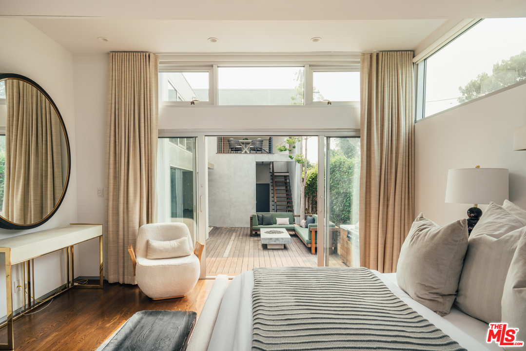 2005 Glencoe Avenue Venice, CA 90291 - Photo 17 of 34 a living room with furniture a mirror and a large window