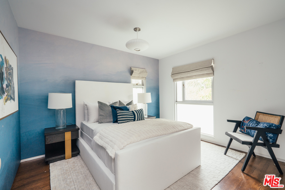 2005 Glencoe Avenue Venice, CA 90291 - Photo 24 of 34 a bedroom with a bed and a chair