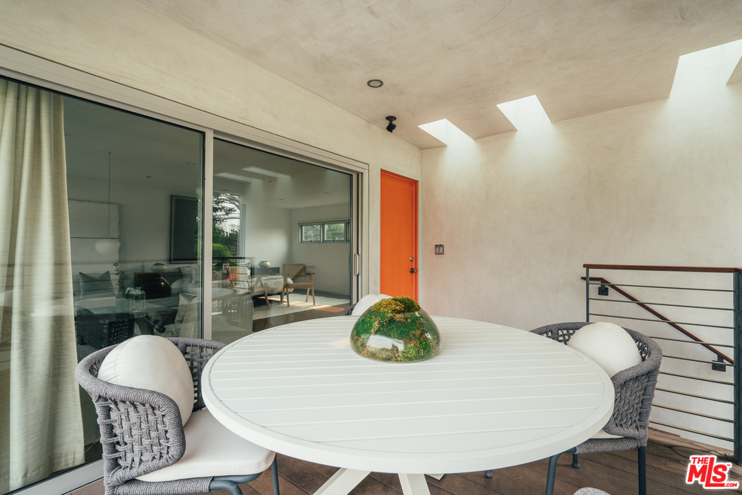 2005 Glencoe Avenue Venice, CA 90291 - Photo 29 of 34 a view of a dining room with furniture