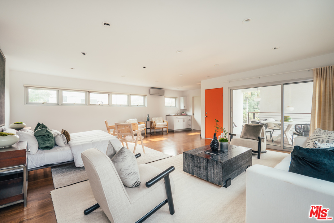 2005 Glencoe Avenue Venice, CA 90291 - Photo 30 of 34 a living room with furniture and a large window