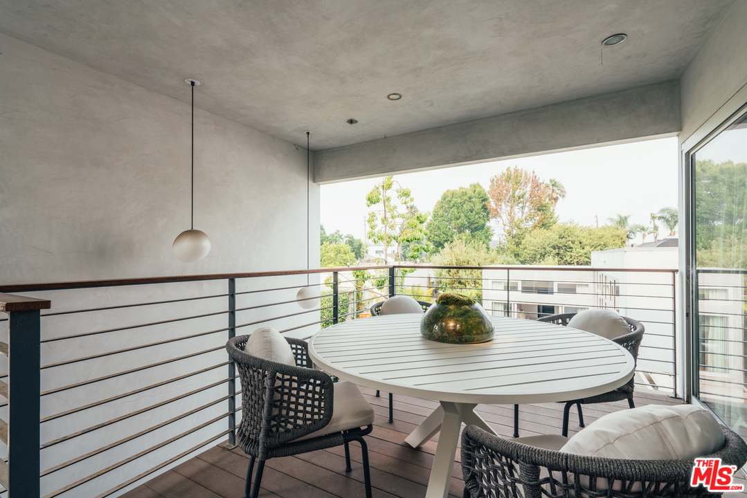 2005 Glencoe Avenue Venice, CA 90291 - Photo 34 of 34 a view of a dining room with furniture window and outside view