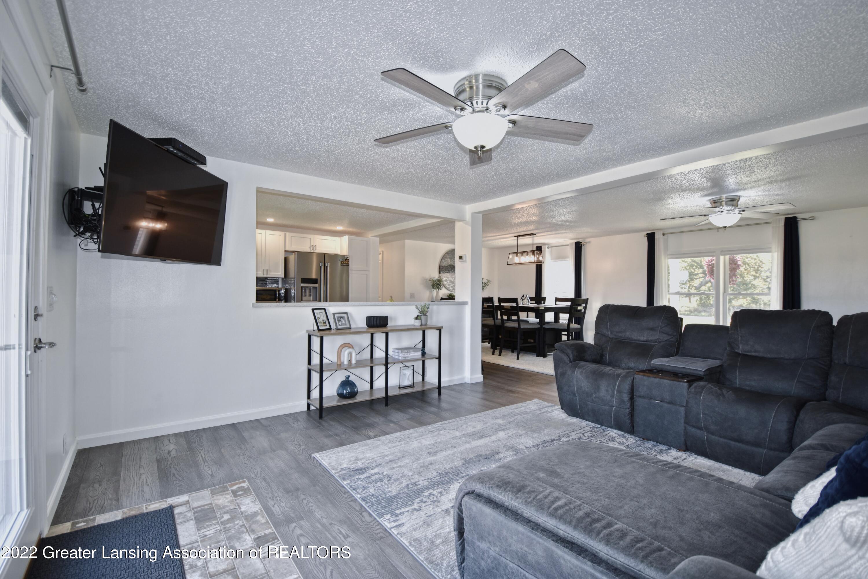 13479 Rockwell Road Stockbridge, MI 49285 - Photo 17 of 41 Living Room