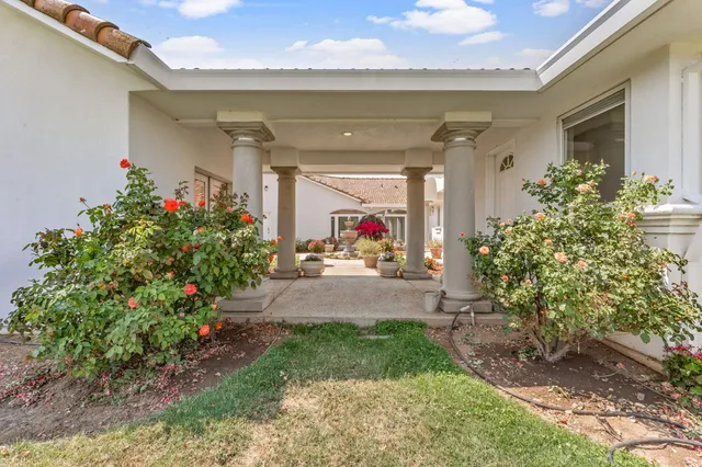 a view of a house with a big yard