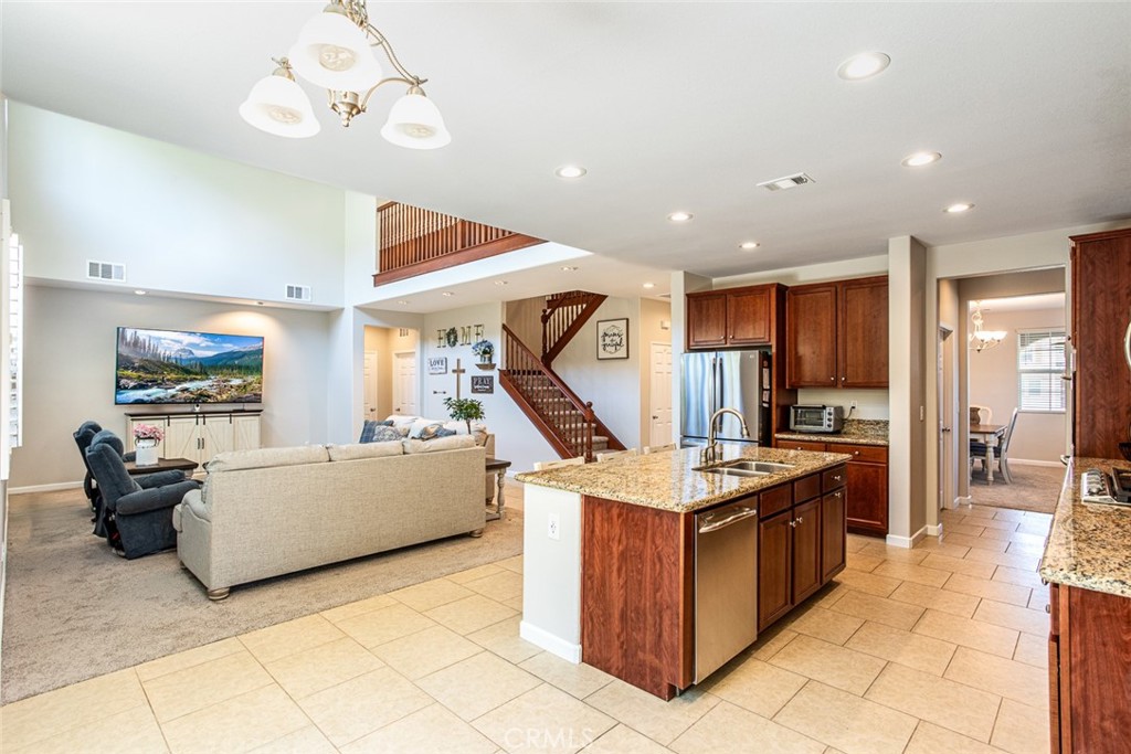 17122 Broken Rock Court Riverside, CA 92503 - Photo 13 of 61