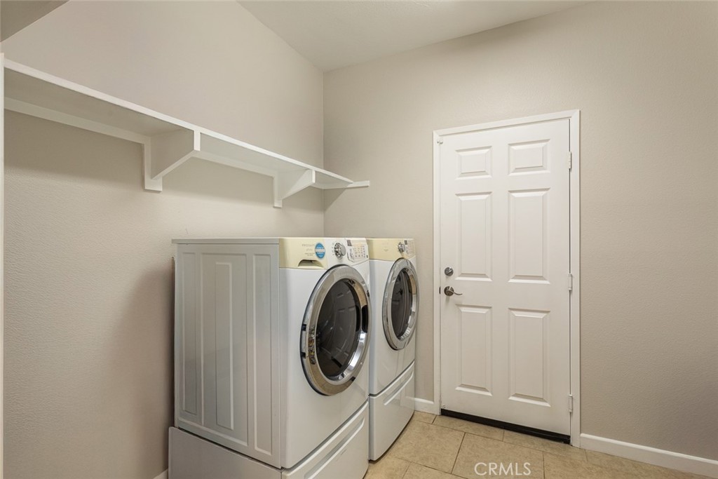 17122 Broken Rock Court Riverside, CA 92503 - Photo 38 of 61 a utility room with dryer and washer