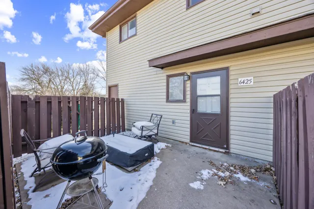 $159,900 | 6425 83rd Court North, Unit 42D, Brooklyn Park, MN 55445