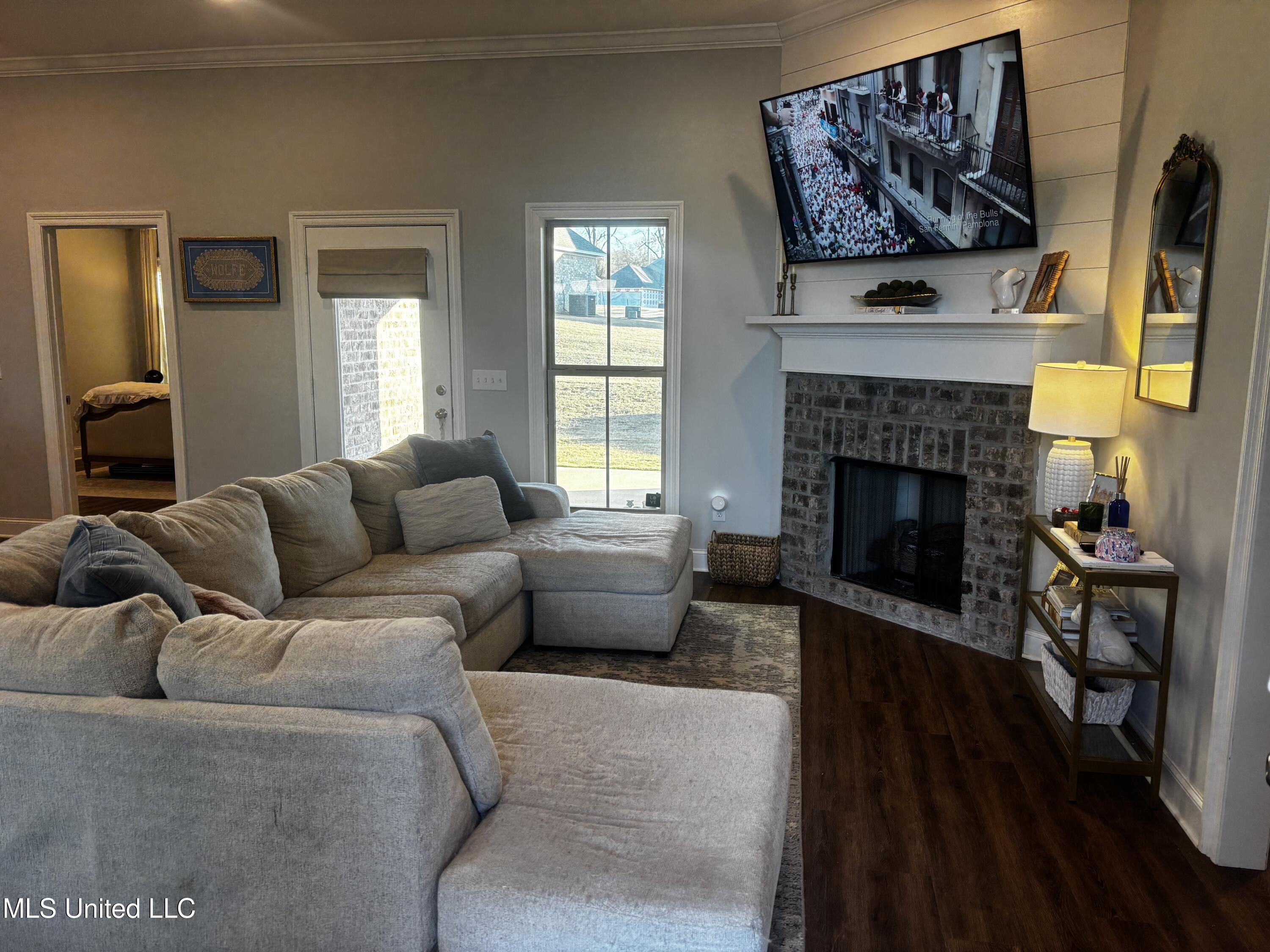 405 Butternut Drive Canton, MS 39046 - Photo 3 of 29 Living