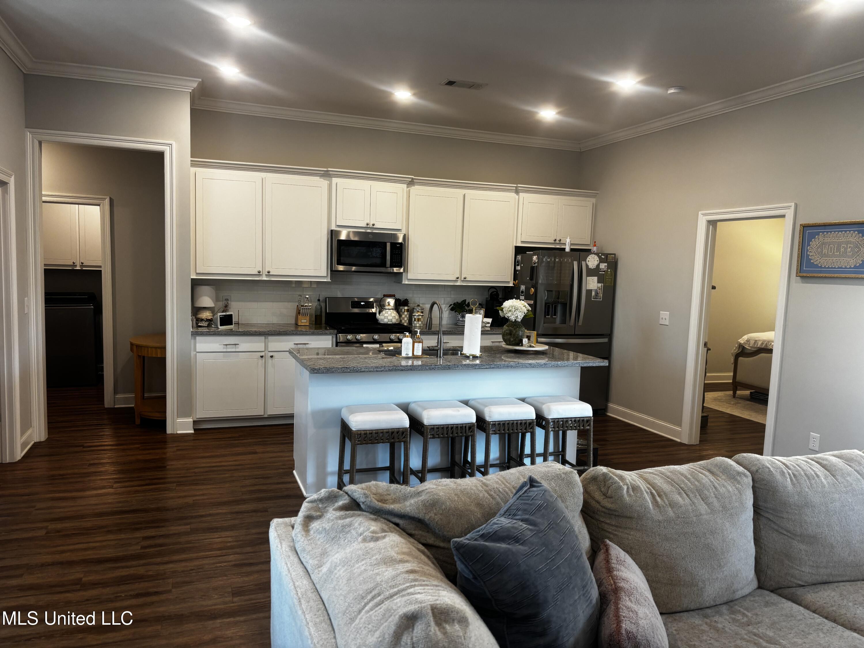 405 Butternut Drive Canton, MS 39046 - Photo 5 of 29 Living