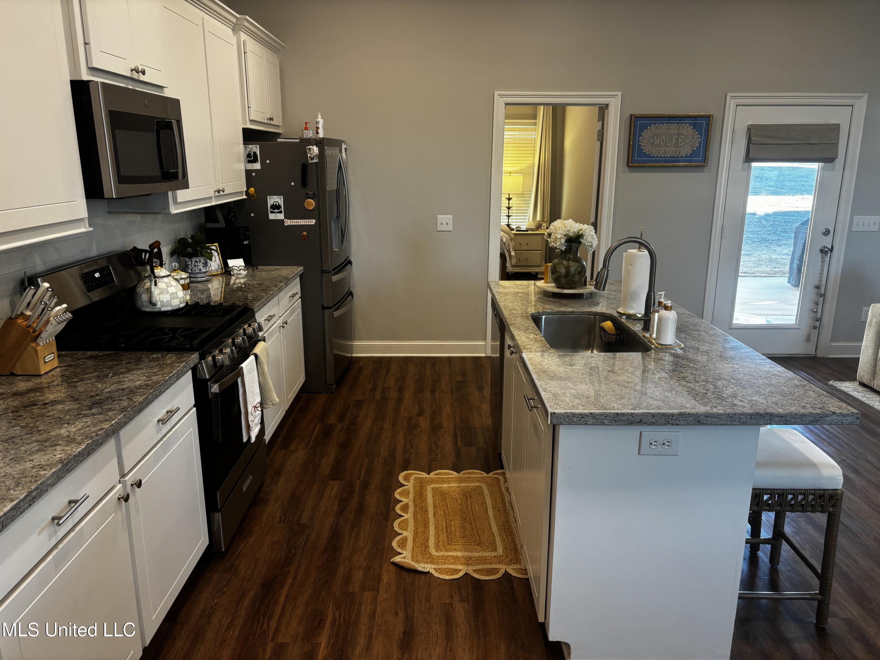 405 Butternut Drive Canton, MS 39046 - Photo 6 of 29 Kitchen