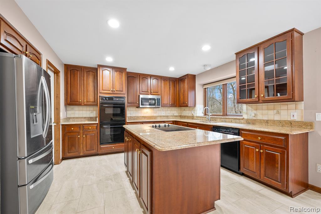 1384 Lakeview Drive Rochester Hills, MI 48306 - Photo 27 of 65