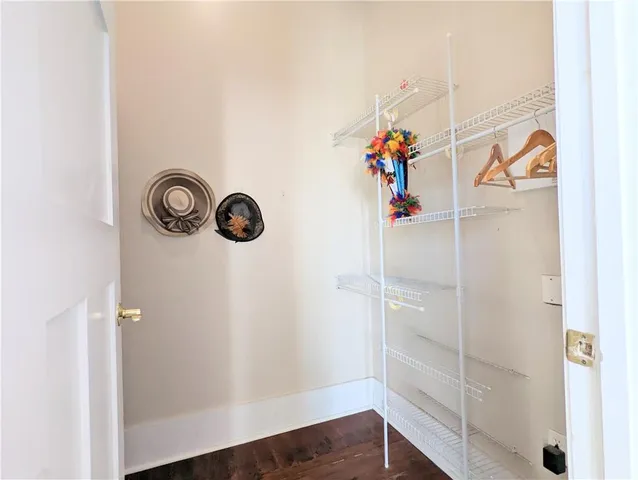 $1,800 | 1323 Esplanade Avenue, Unit D, New Orleans, LA 70116