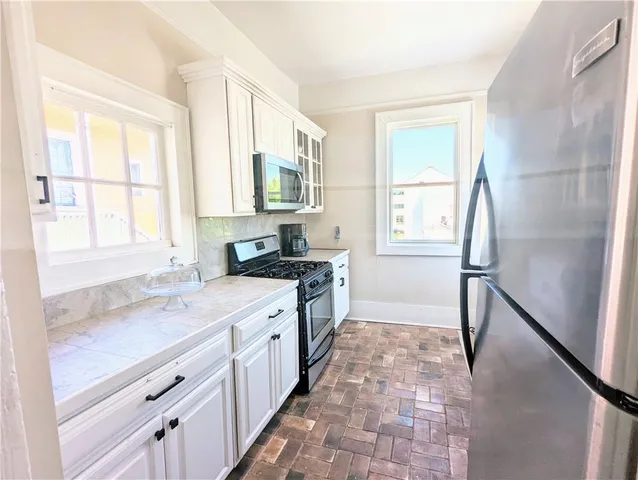 $1,800 | 1323 Esplanade Avenue, Unit D, New Orleans, LA 70116
