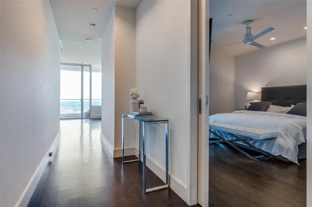 a en suite bathroom with a sink and a mirror