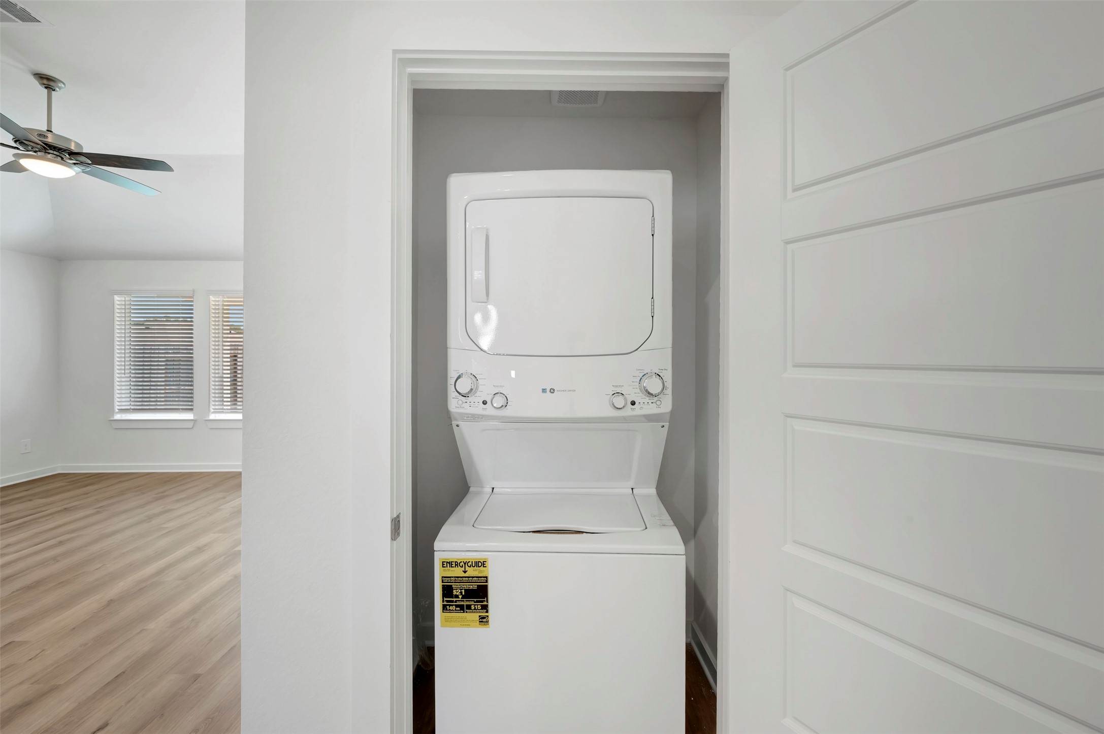 716 Hackberry Branch Magnolia, TX 77354 - Photo 23 of 32 a utility room with dryer and washer