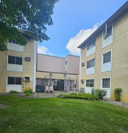 $665 | 409 South Hudson Avenue, Unit 311, Spring Valley, MN 55975