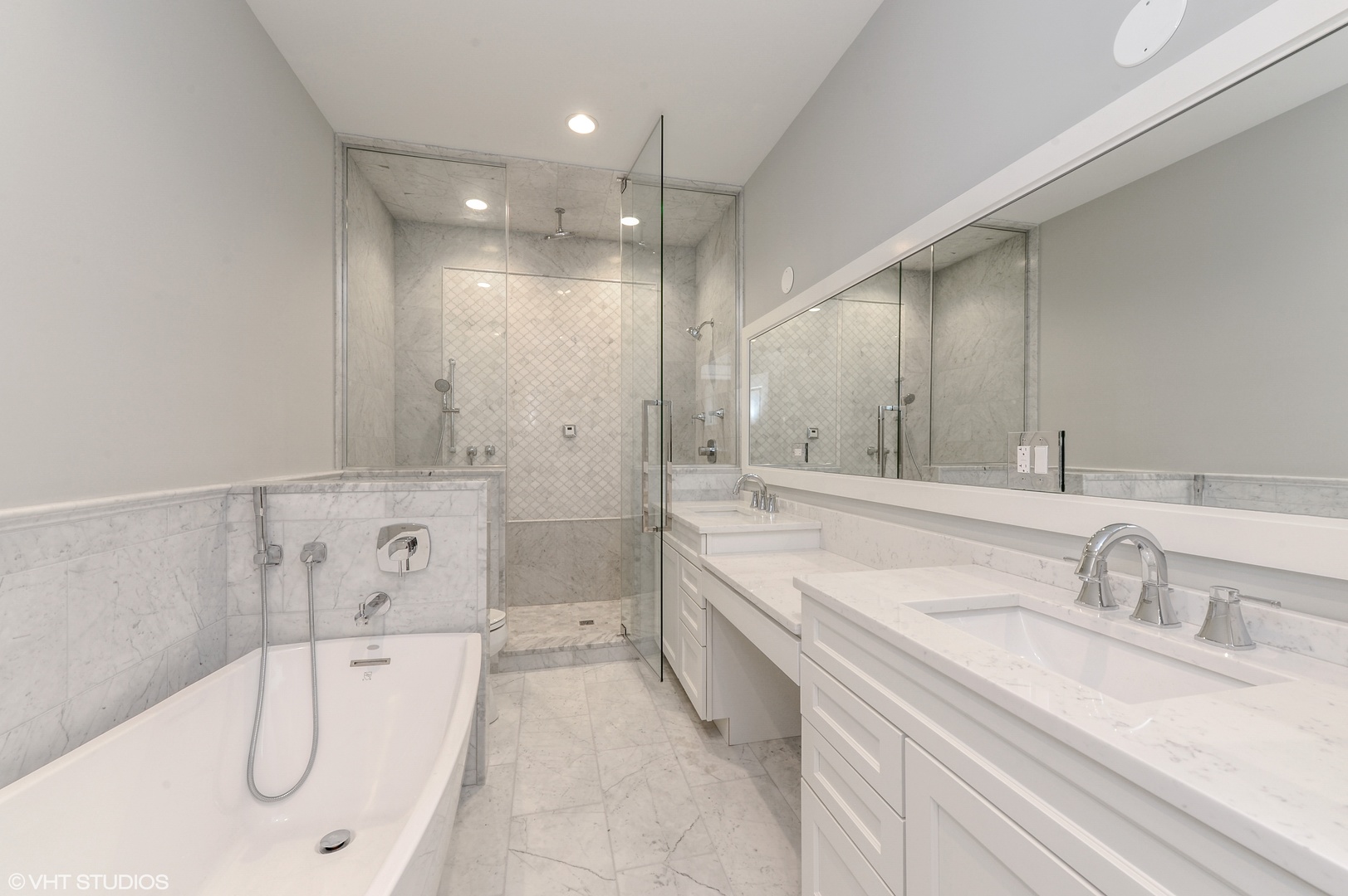 2143 North Racine Avenue, Unit 1 Chicago, IL 60614 - Photo 3 of 10 a bathroom with a tub sink and mirror