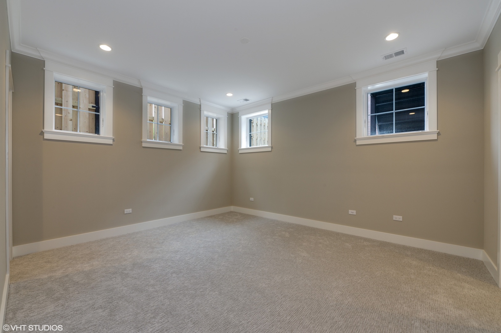 2143 North Racine Avenue, Unit 1 Chicago, IL 60614 - Photo 7 of 10 a view of an empty room with a window