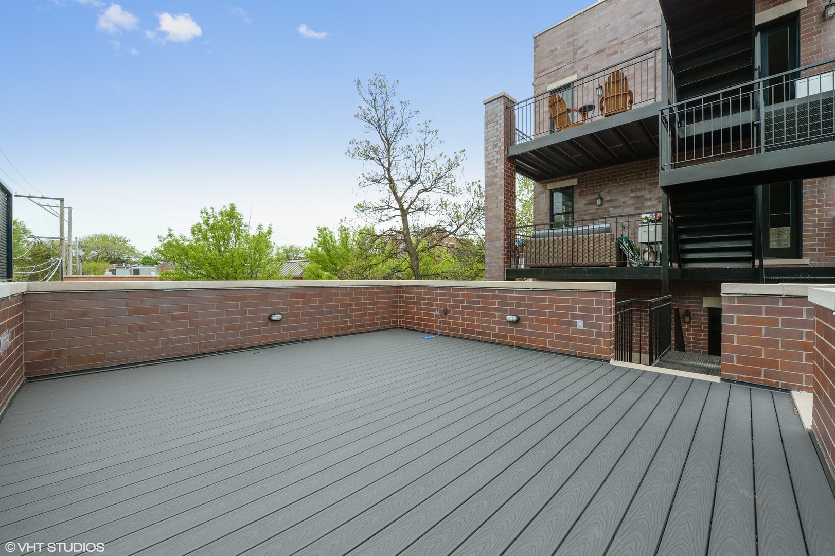 2143 North Racine Avenue, Unit 1 Chicago, IL 60614 - Photo 9 of 10 a backyard of a house
