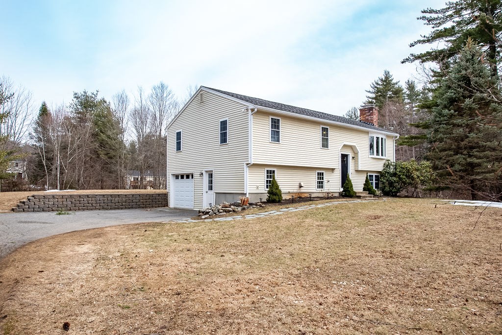 3 Perth Drive Stratham, NH 03885 - Photo 2 of 40 Gallery Image 2