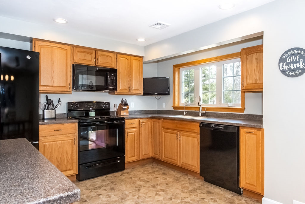 3 Perth Drive Stratham, NH 03885 - Photo 9 of 40 Gallery Image 9